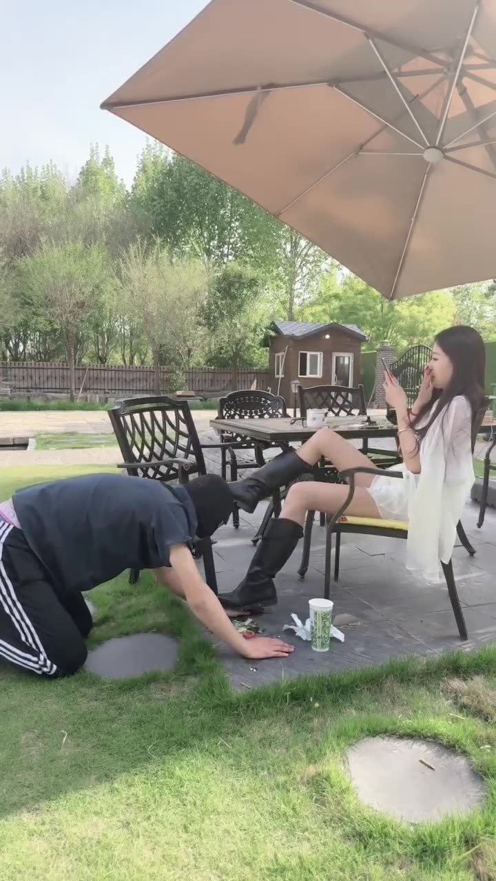 沅芷大人 瞒着女友来当狗之踩踏踹头篇