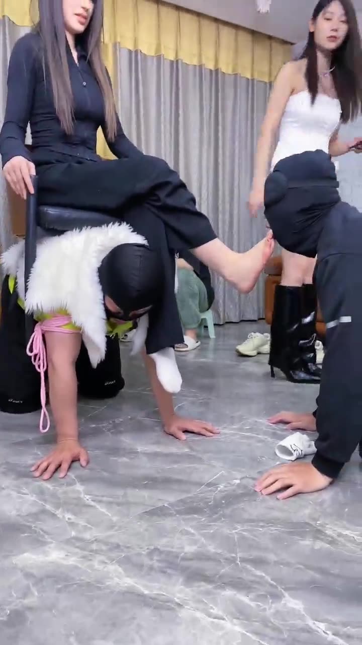 银儿 5个白雪公主群调 浓痰 玉足盛宴