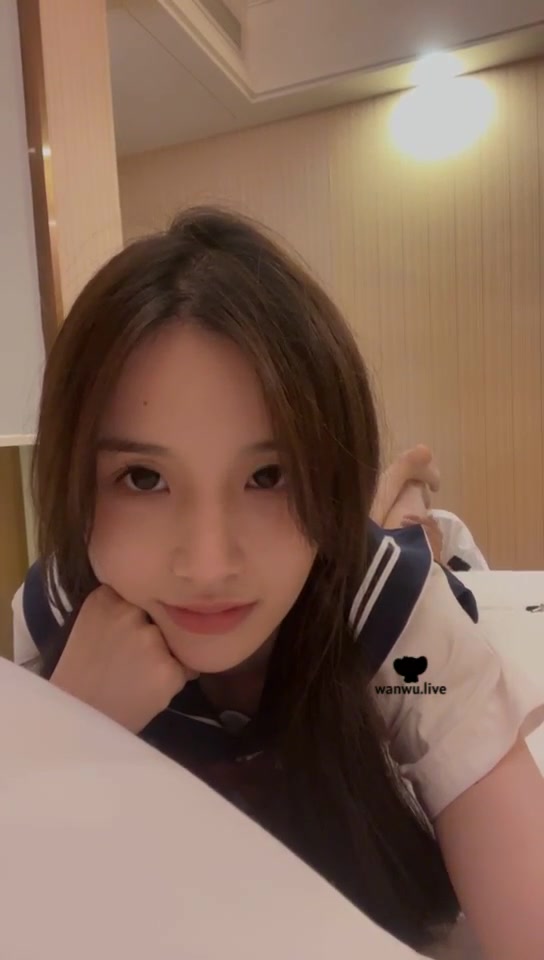 香芋朱朱 JK学妹 重度虐乳 踢裆 踩踏 鞭打 喂口水