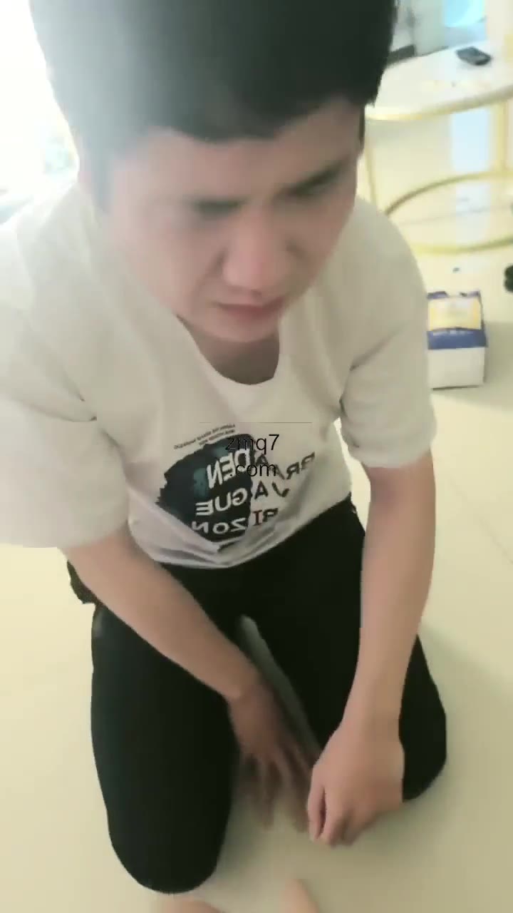 小恩 耳光打哭 出血为止