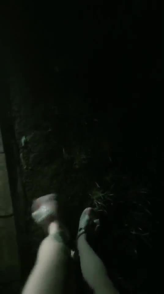 诗琪 雨后户外调教