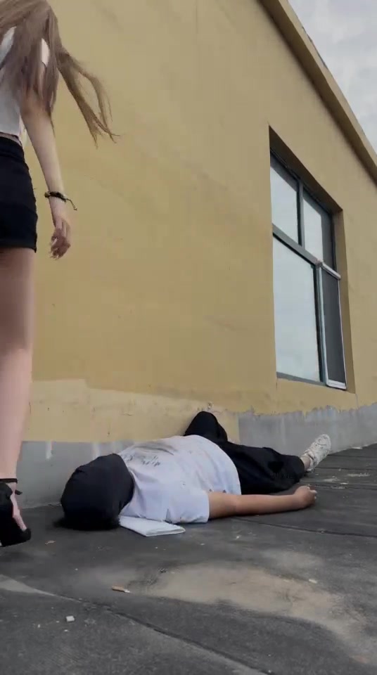 精神小妹 高跟下的肉垫子