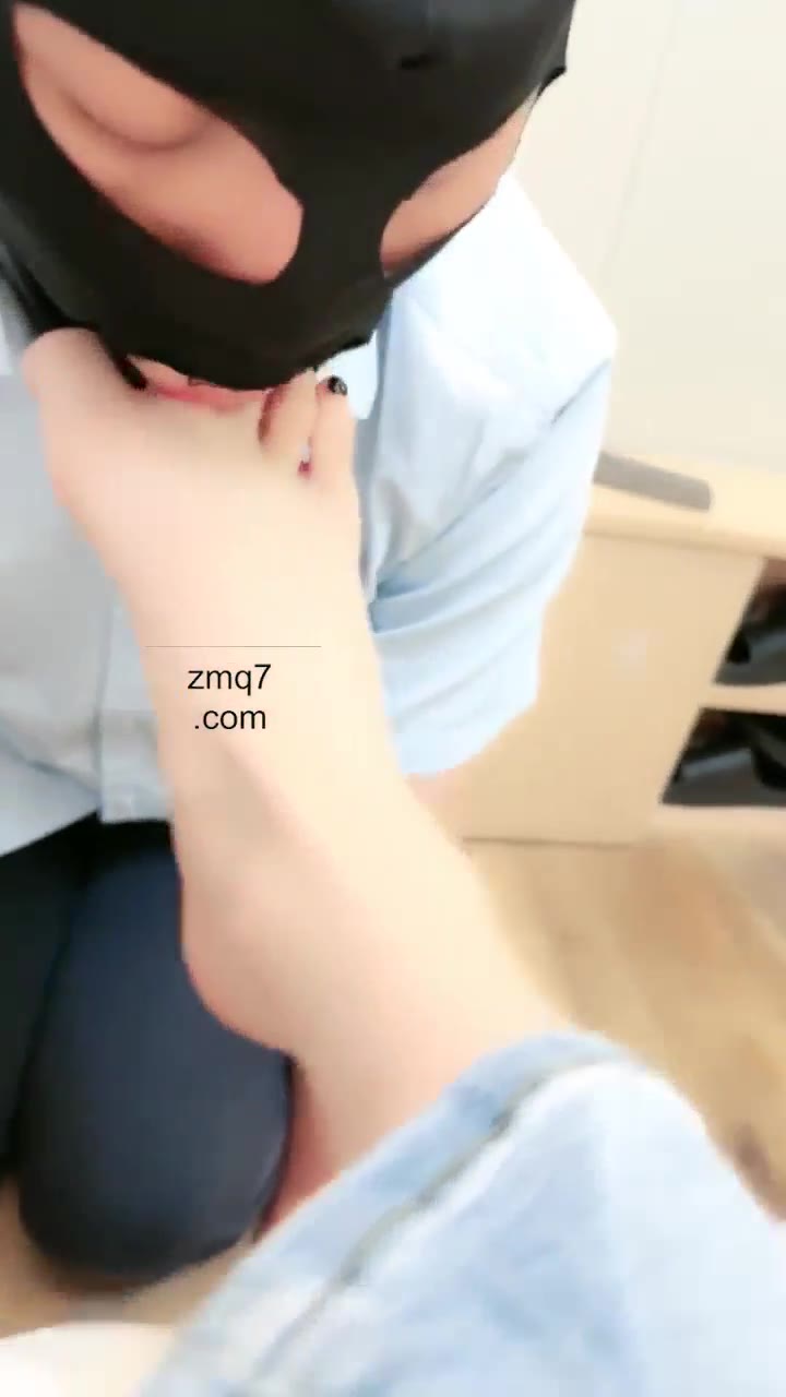 美娜格格 脚奴伺候娜主
