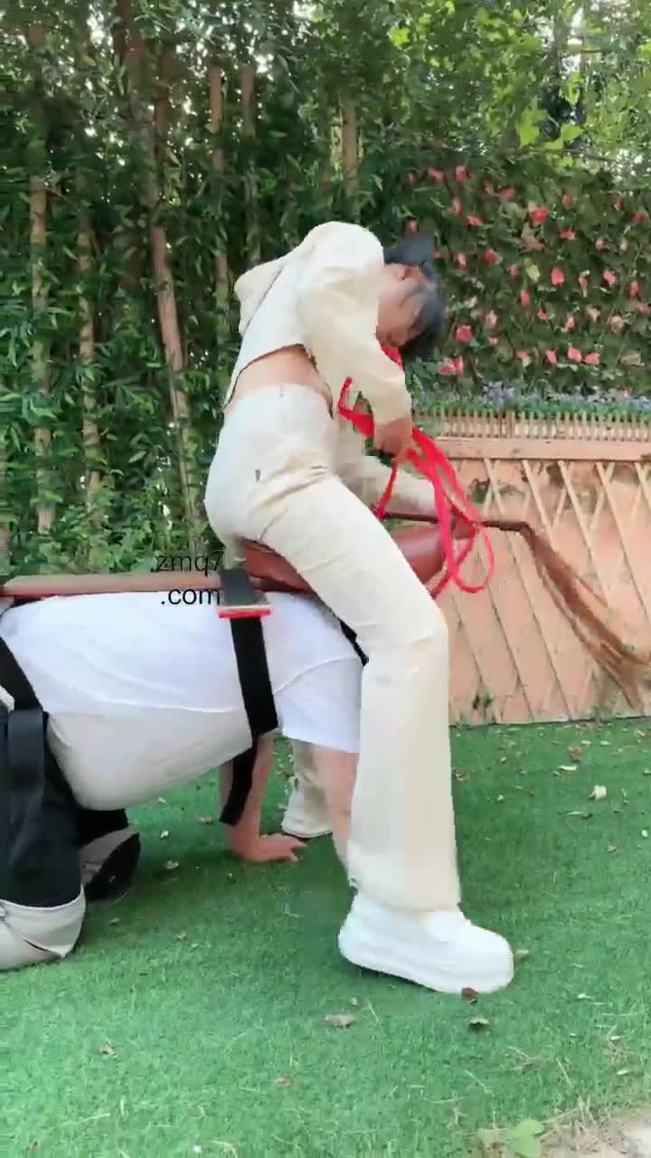 红焱 骑马 负重