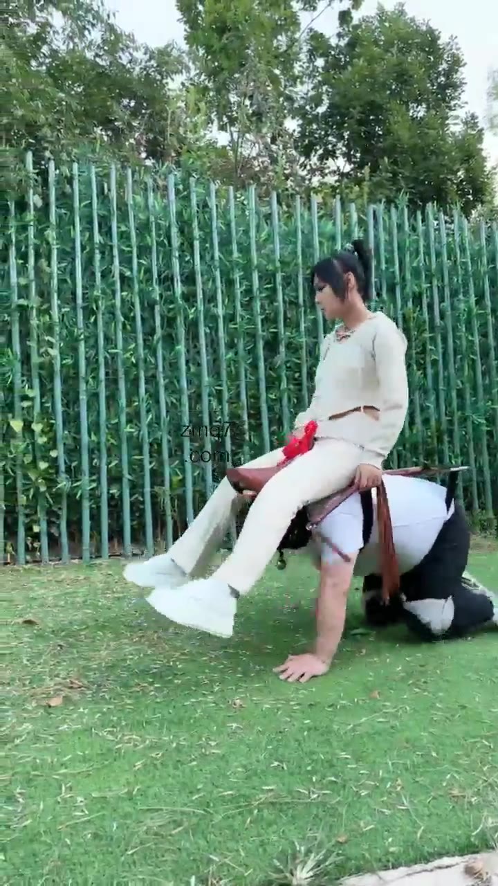 红焱 骑马 负重