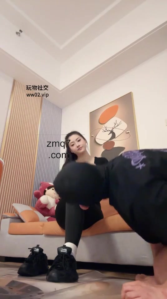 婏婏 瑜伽裤 白袜