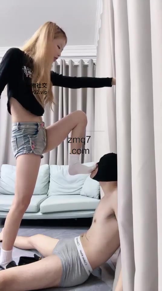 沐沐 调教 踢裆 舔脚 骑马