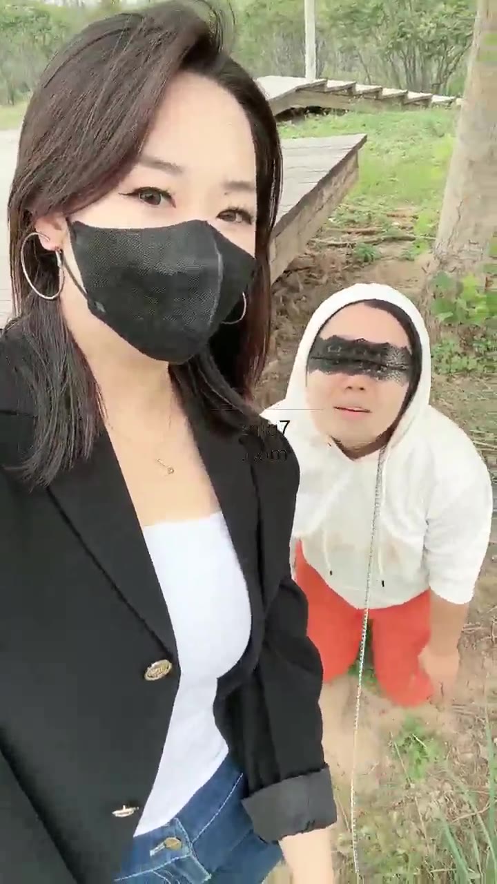 辣姐 户外玩母狗