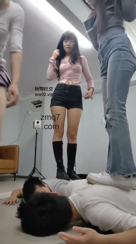 阿羕 踩踏 耳光