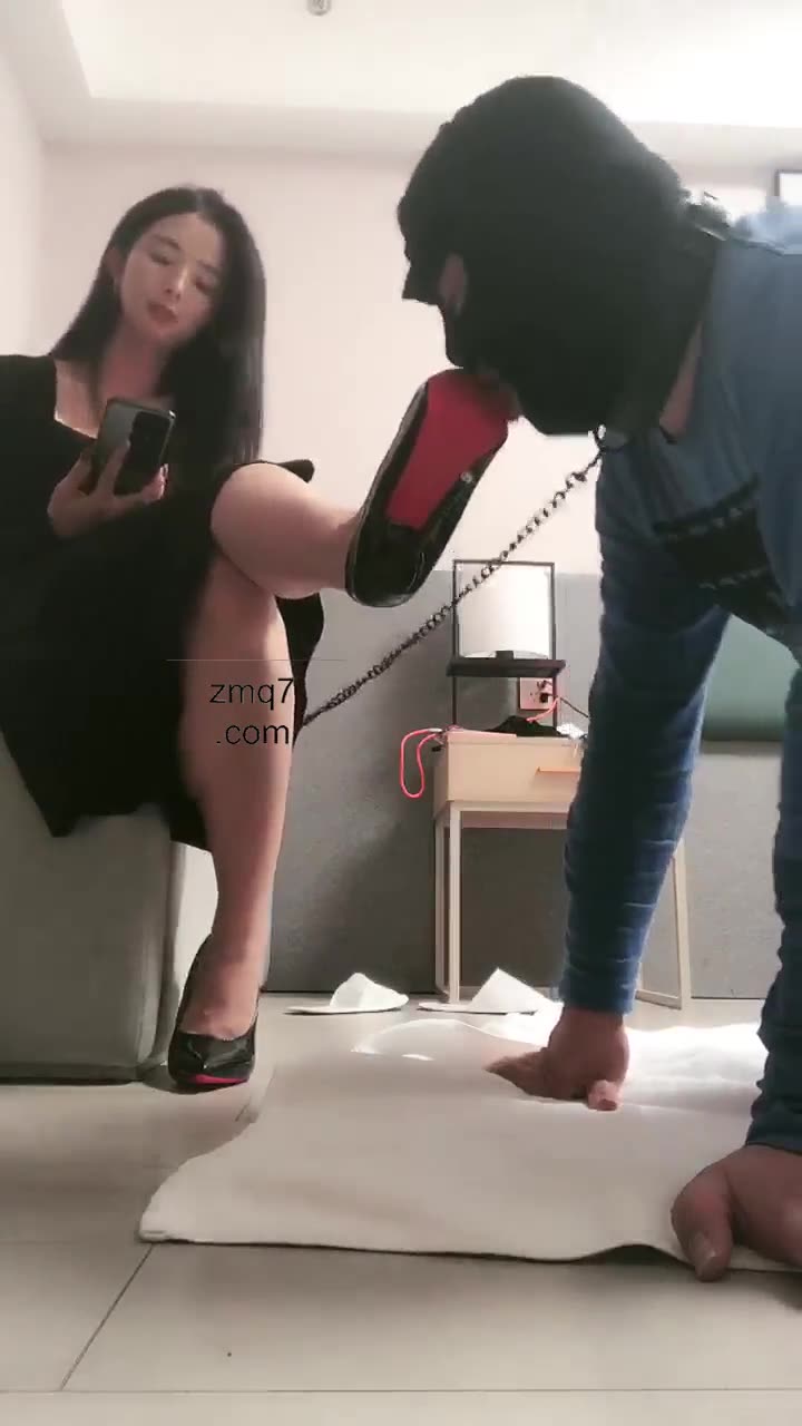 依依 首次调教老狗
