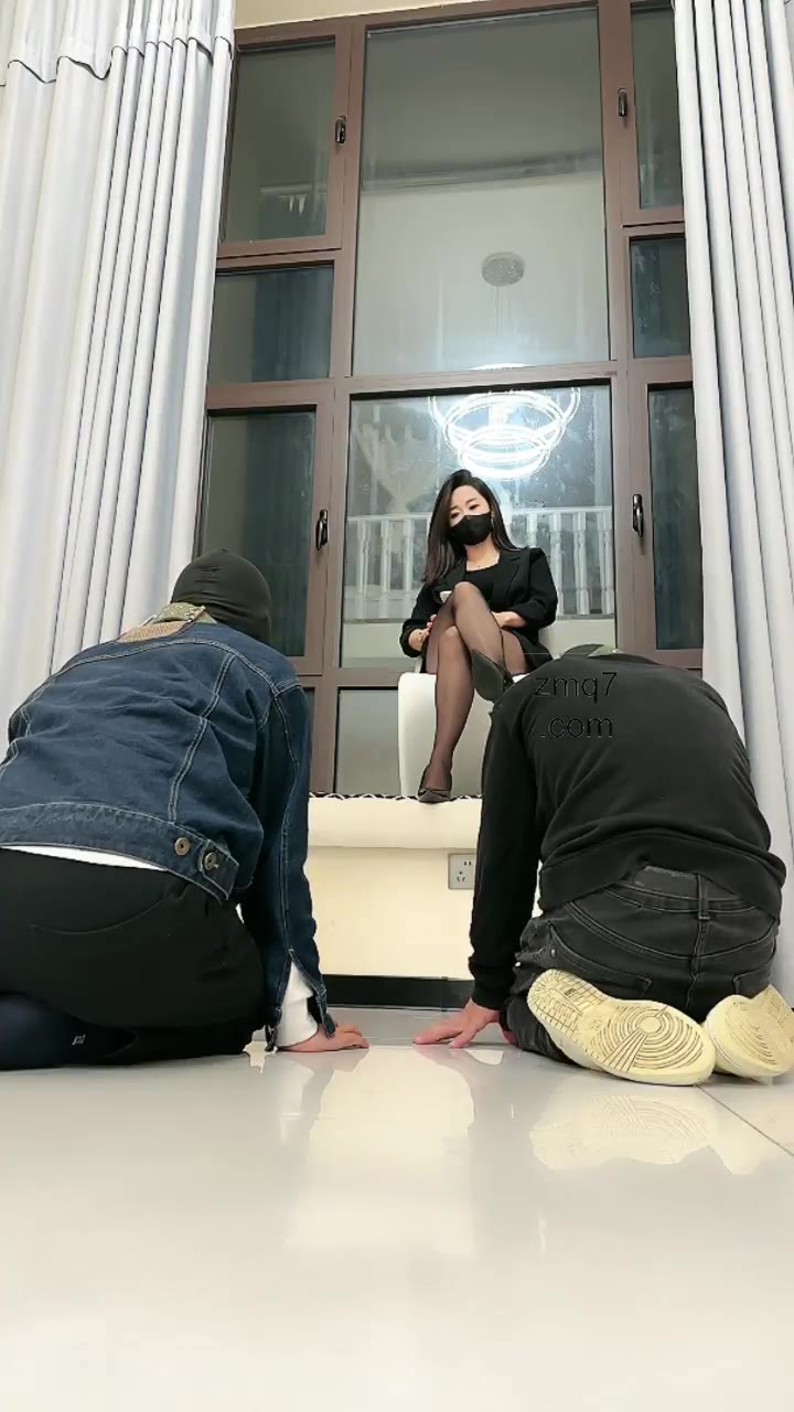 辣姐 给新狗奴立规矩