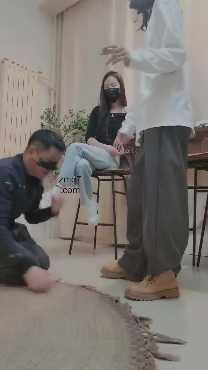 文文 收租子被虐