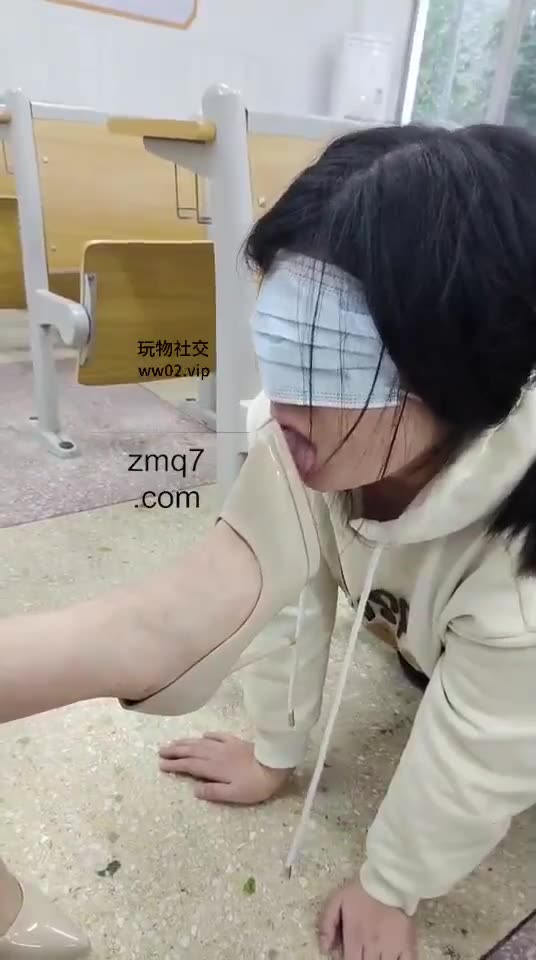 爱可 教室调教新女奴