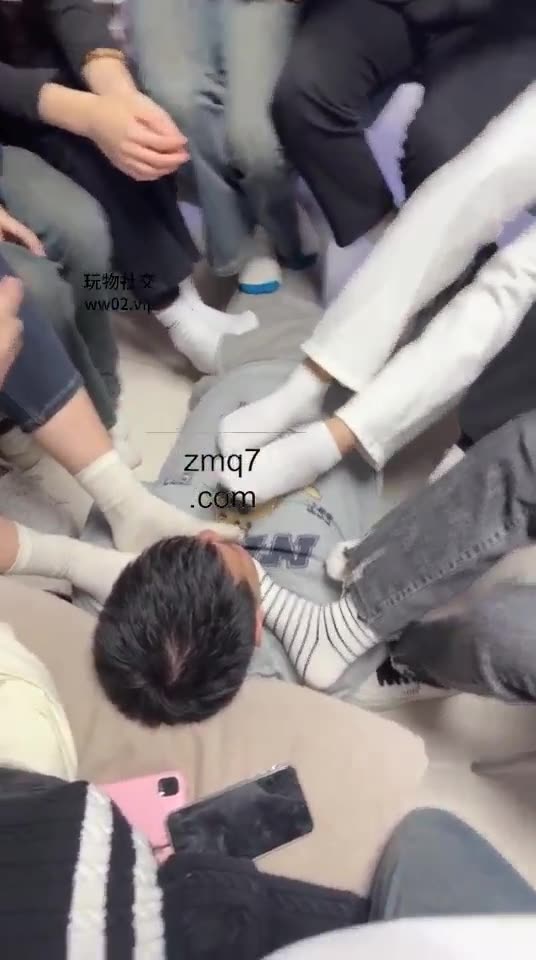 精神小妹 强制闻脚