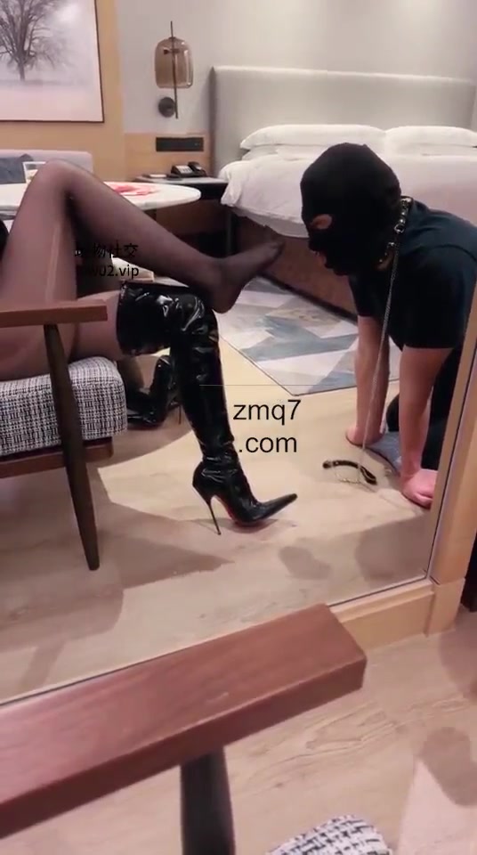 越玥 靴奴面贡