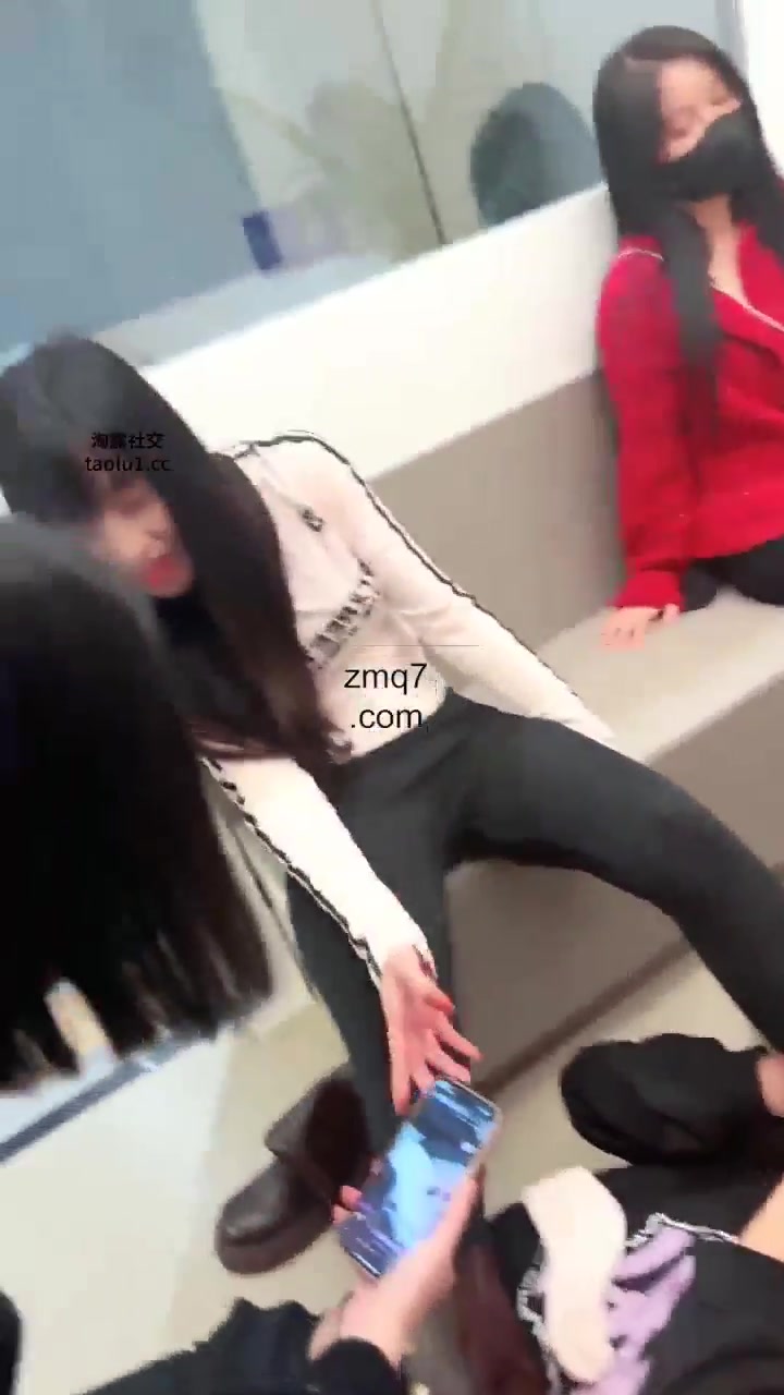 伊晨 暴虐地铁猥亵男