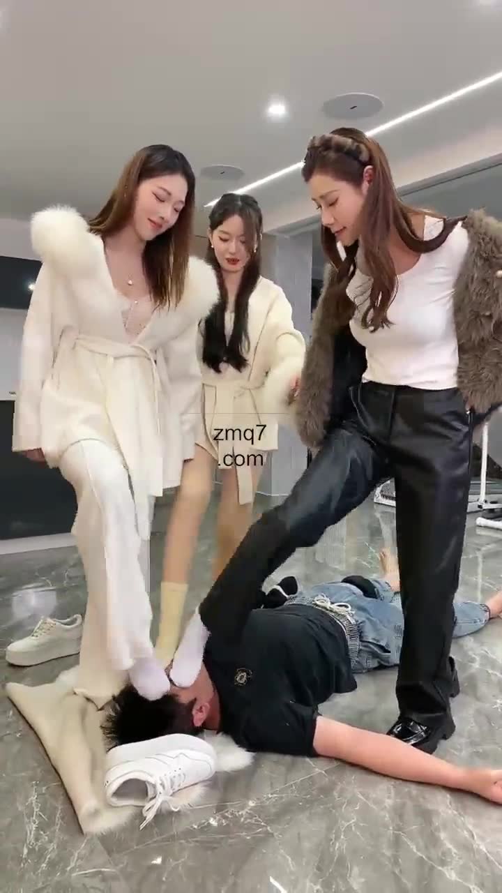 银儿 超颜值三女S 踢头