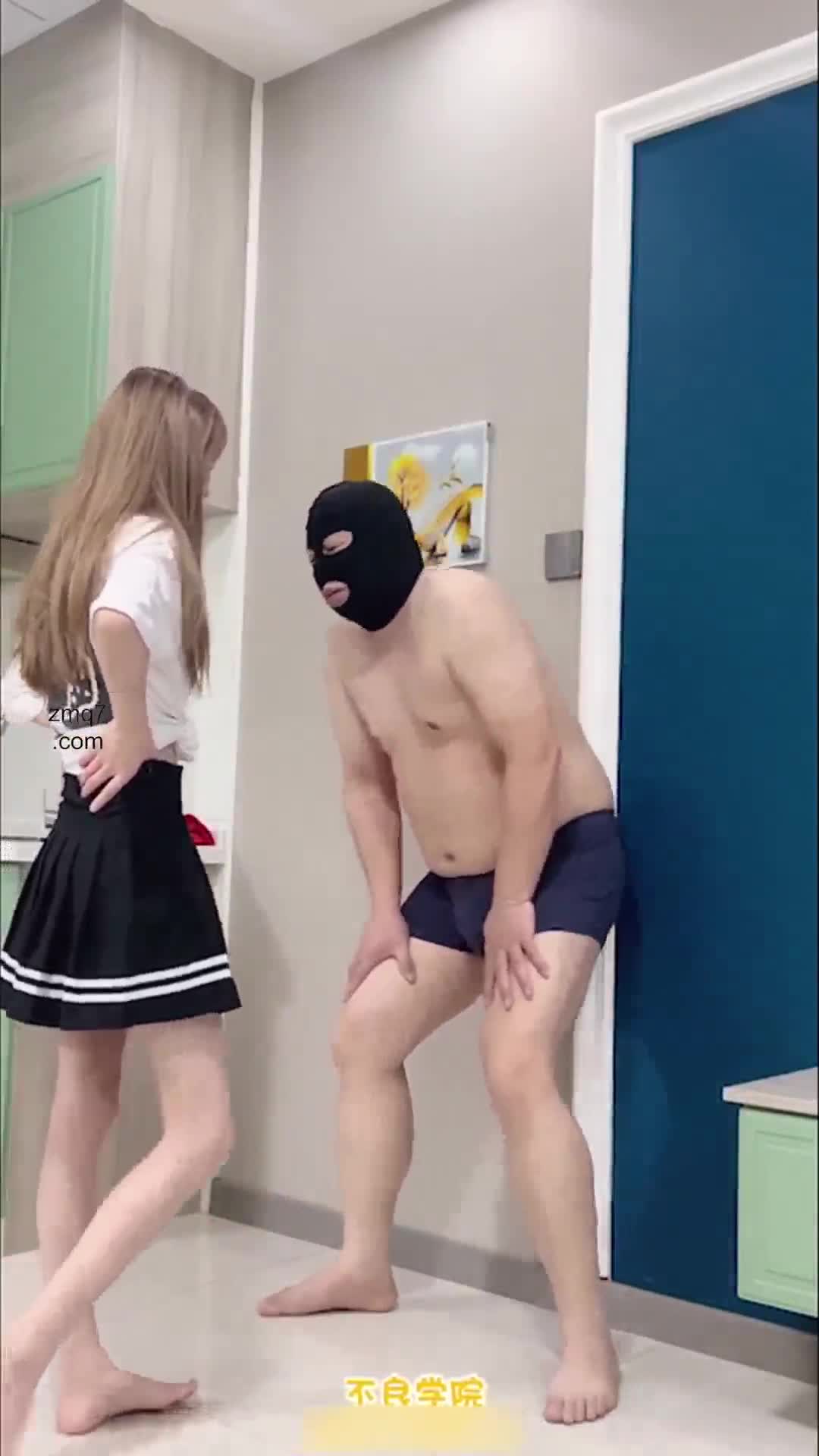热血女神 被富二代花重金请来踢碎自己蛋