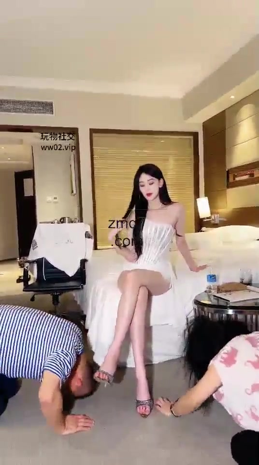 艾琳 情侣主调教夫妻狗 下篇