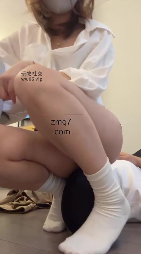 小X大王 调教 超短裤大长腿调教M耳光踩踏羞辱赏圣水