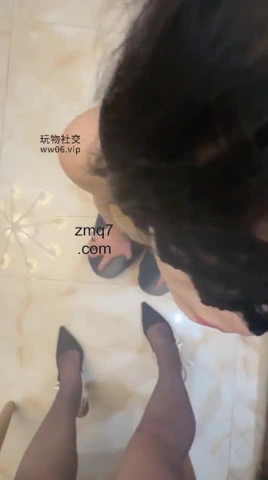 反差楠熙 甜妹母狗踢B踩奶专场