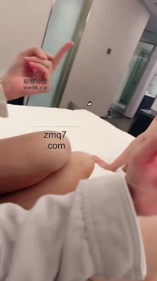 黛樱 牛奶舔脚 虐乳 踢裆 脚耳光