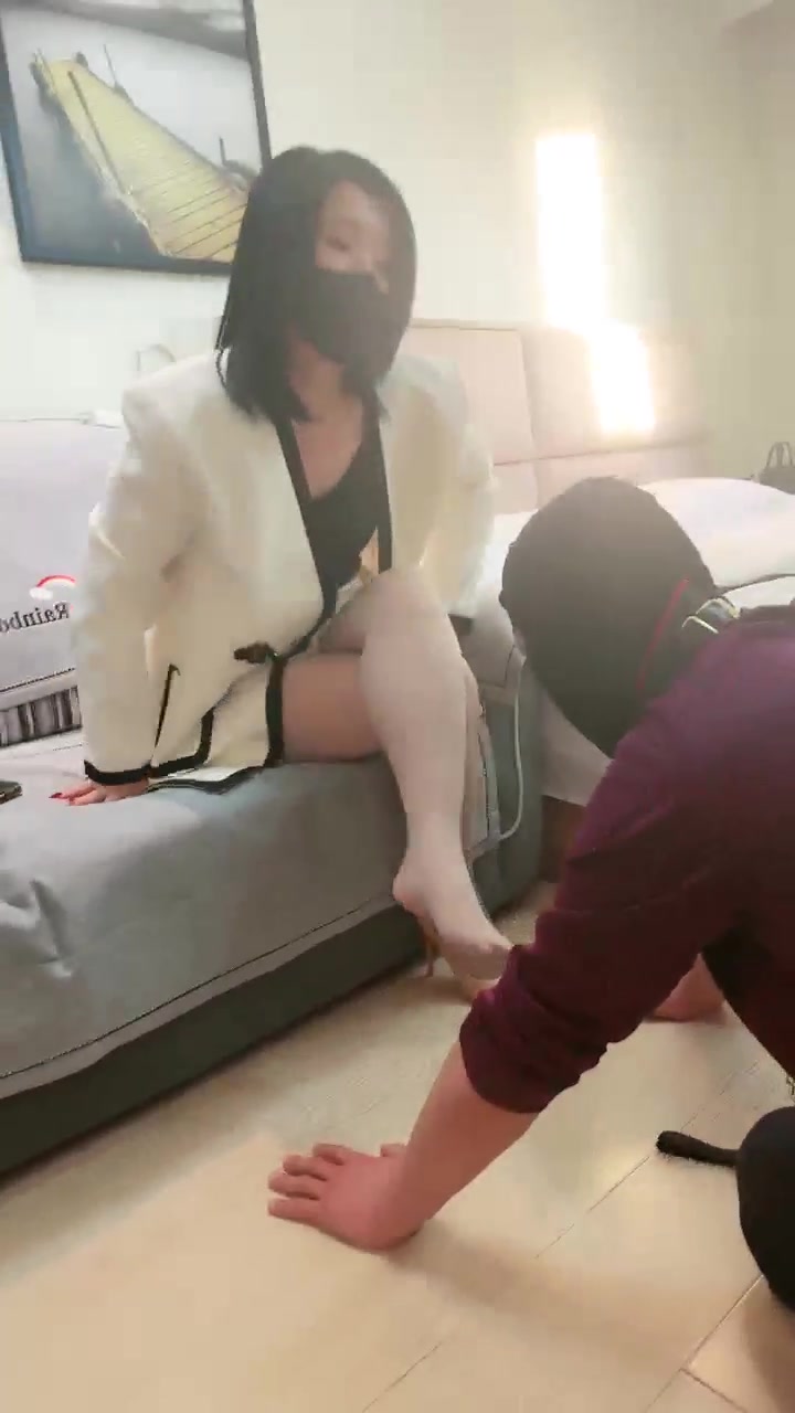 伊潼 应聘家奴