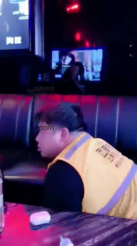 甜音 ktv把外卖员调成狗