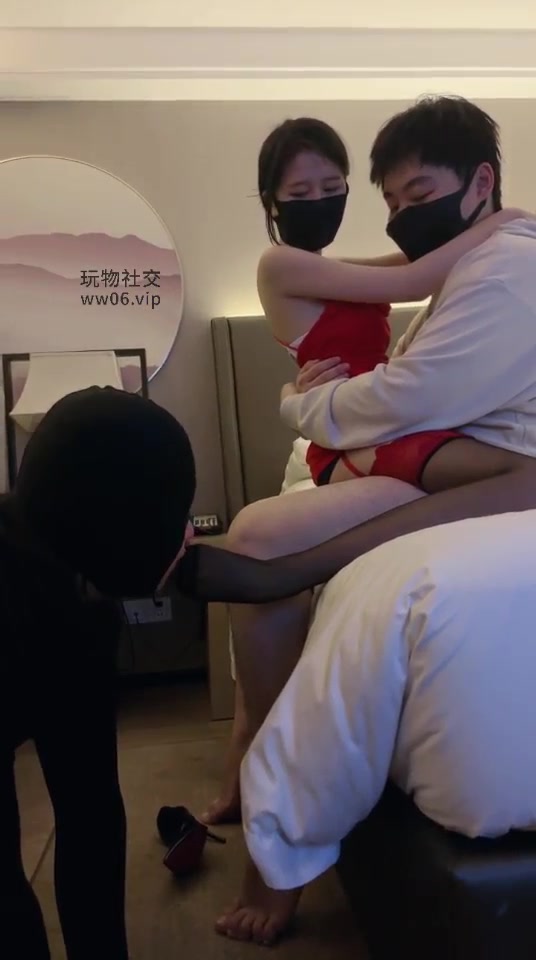 甜音 绿帽老公偷窥