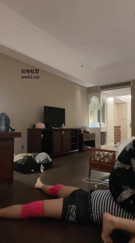 知妤 首播调教脚奴和口舌