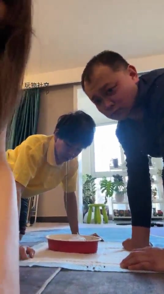 咖萝 调教 老夫妻吃黄金