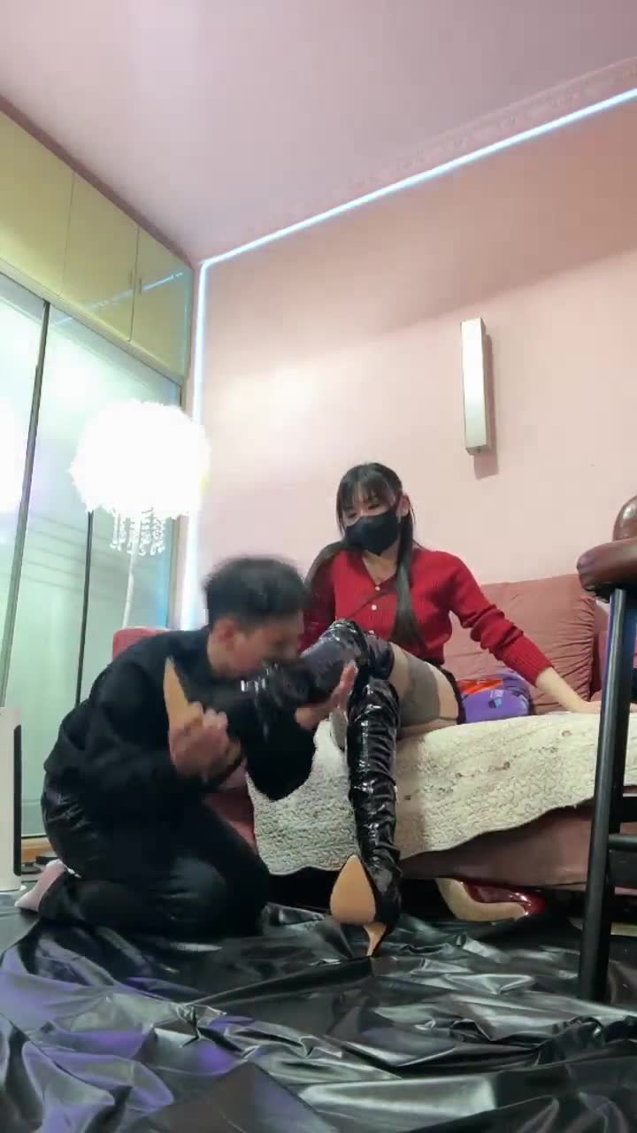 伊晨 第一次现实的奴