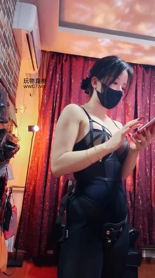 冷颜 骚母狗的侍奉