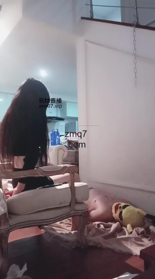 羽唯 鞭打 舔鞋底