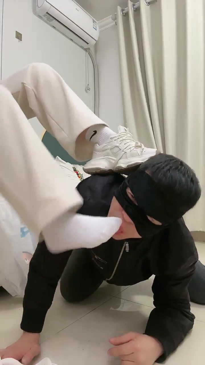 乔伊 跪下领奖
