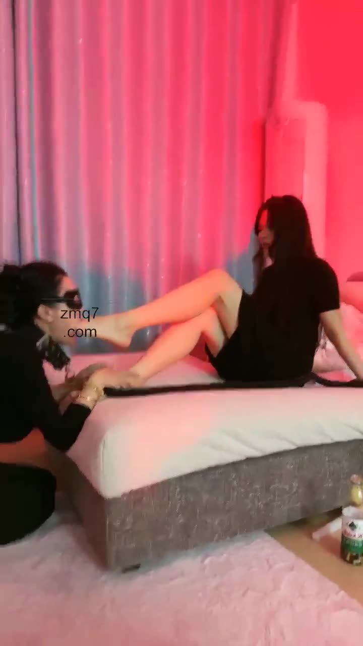esse殿下 圣水调教 不喝就给两巴掌