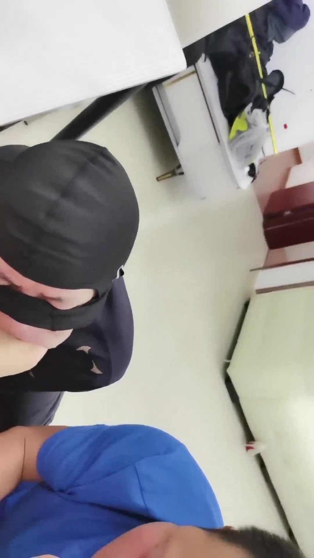 文文 家奴伺候女主人起居