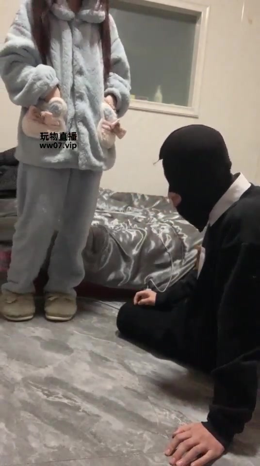 女生也能很暴力 双马尾萝莉的调教