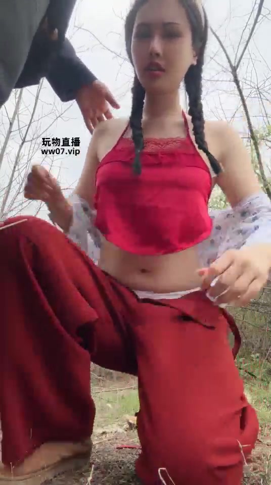 松紫大大 剧情 村长和小媳妇野外调情
