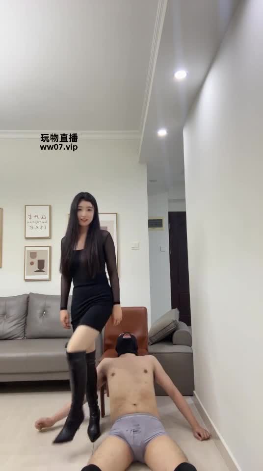 莫莉 超美细高跟虐狗