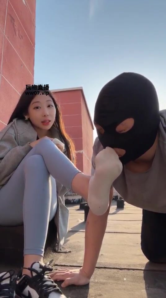 v