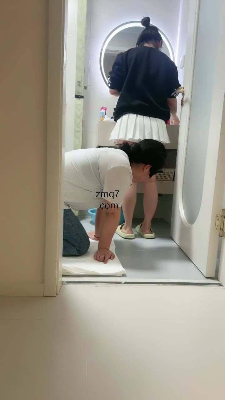 辣姐 女奴伺候女主人