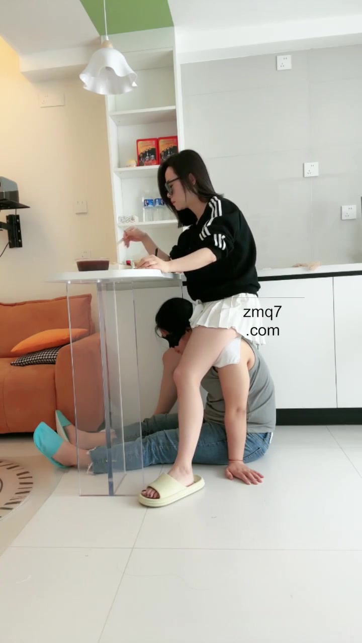 辣姐 女奴伺候女主人