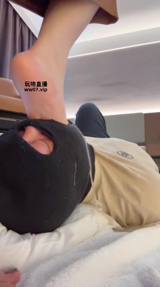 子熙 脚深喉 插到吐