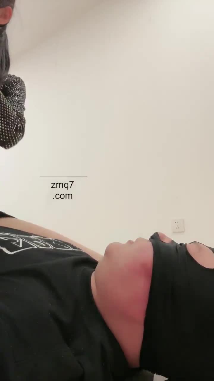 美娜格格 极限挑战耳光