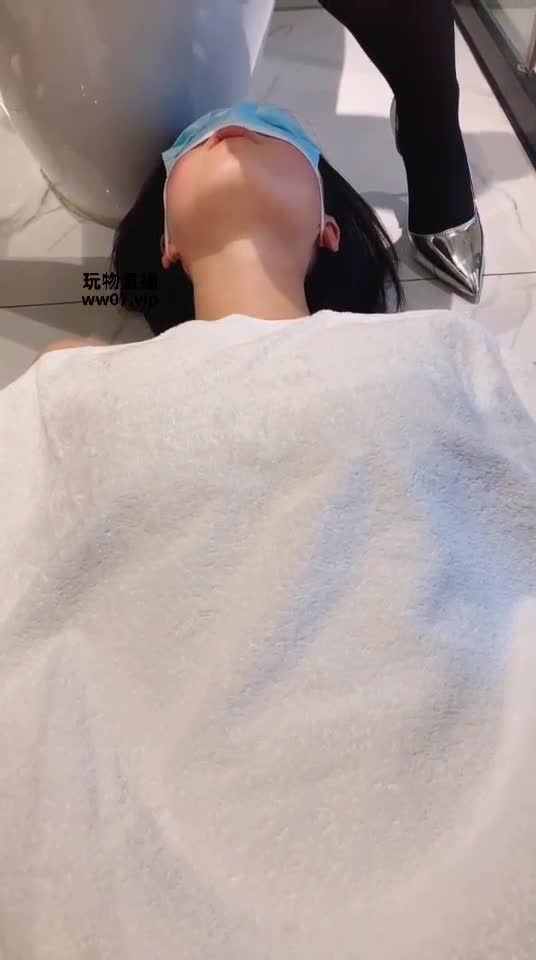 奈奈 母狗吃黄金