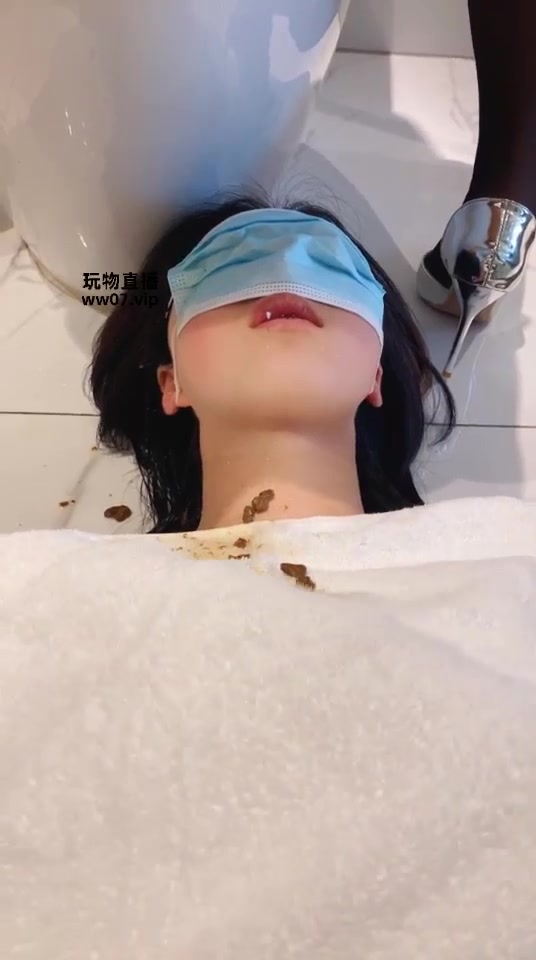 奈奈 母狗吃黄金