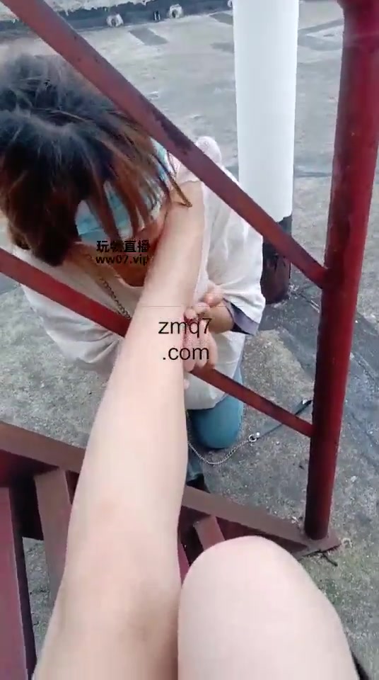 爱可 天台调教女奴