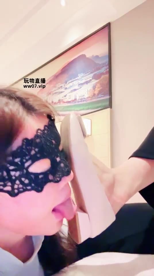 妮蔻 调教女奴 踩踏舌头