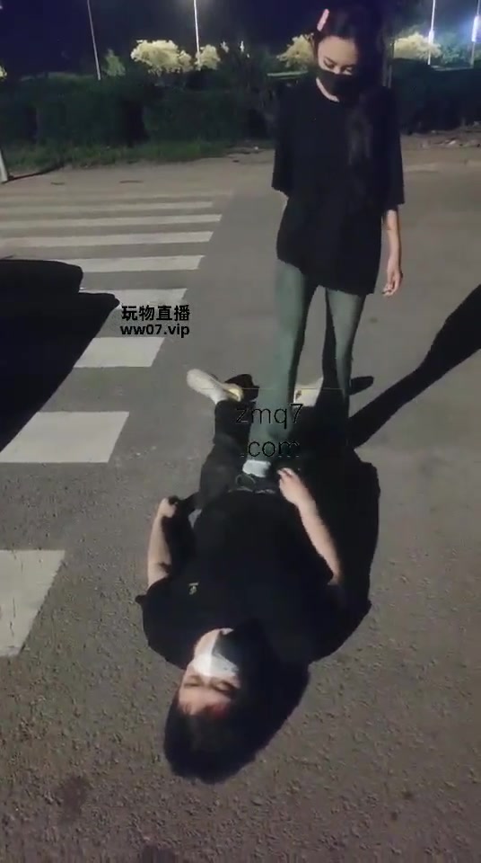 天津模特 户外暴力